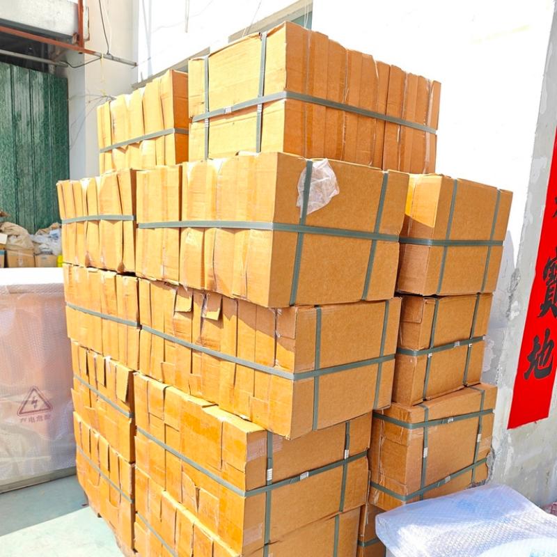 Erresuma Batuko bezero berrien elektrizitate kontagailuen kutxaren lehen sorta arrakastaz bidali da