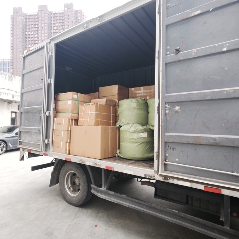 Ouyue Electric-en altzairu herdoilgaitzezko banaketa-kutxak soltean bidali dira Israelera: fabrikatik Ningbo portura, atzerrian kargatzeko pila proiektuetarako laguntza sendoa eskainiz.