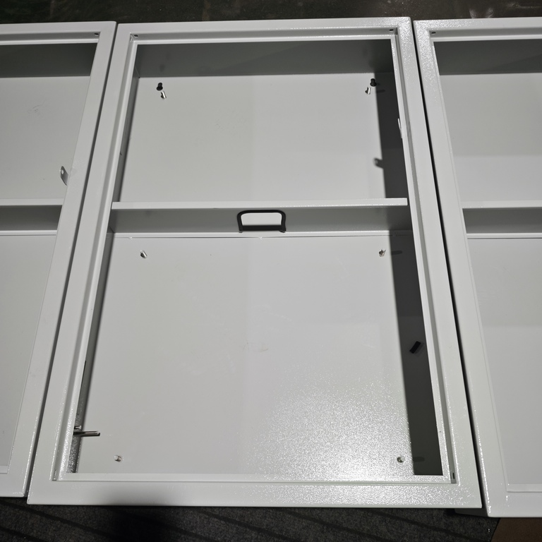 Ouyue Electric-ek geruza bikoitzeko bereizitako metalezko banaketa-kutxa kaleratu du: korronte indartsu eta ahuleko eremu bereiziekin eta aurrez instalatutako zutoinekin, multzo osoetarako muntaketa-denbora laburtzen du.